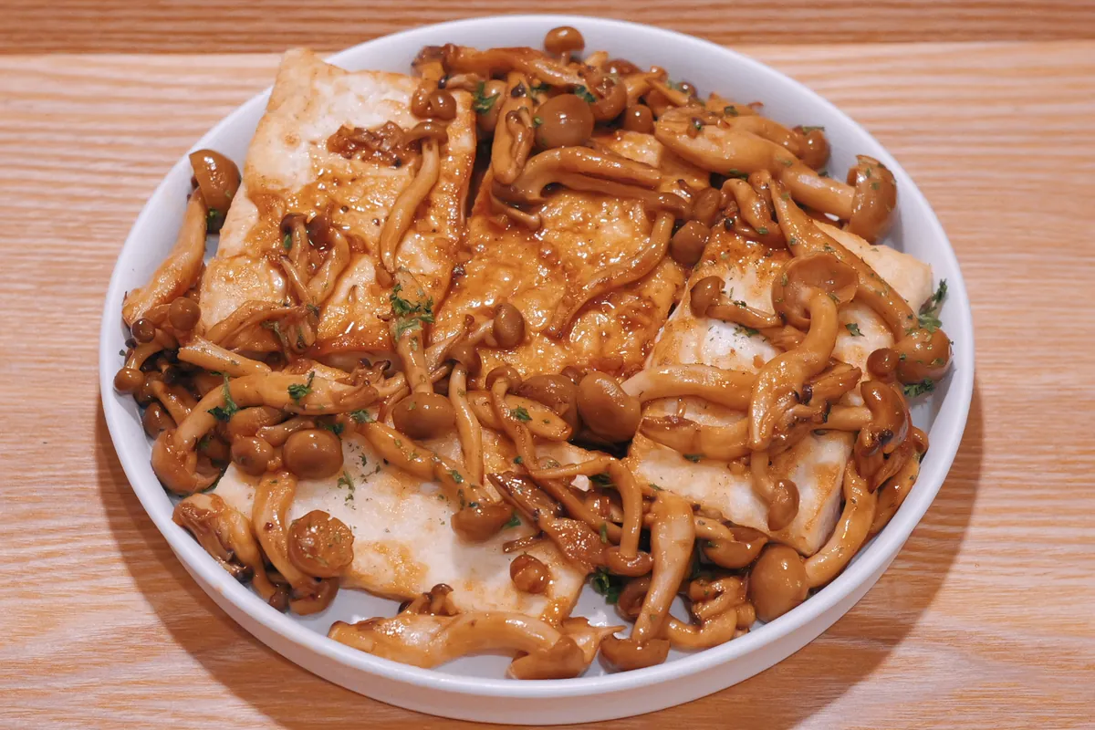 Recipe 豆腐のステーキ -ガーリックしめじを添えて-